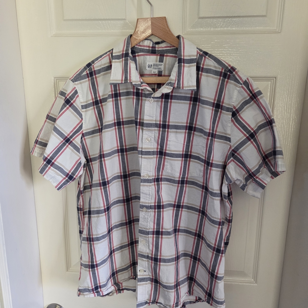 GAP Men's Plaid Short Sleeve Shirt - Red, Blue, White